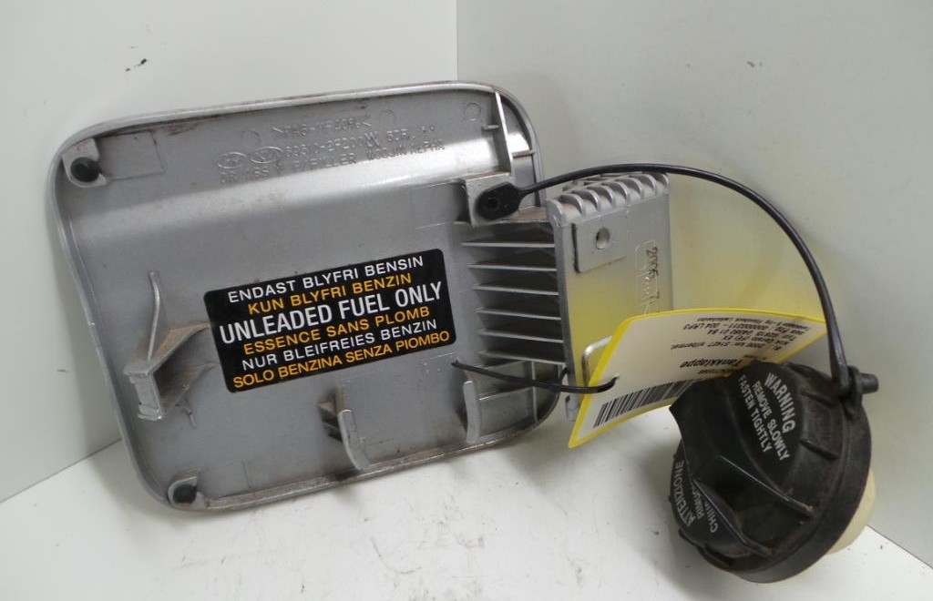 KIA Cerato 5-trg. Bj.06 Tankklappe Tankdeckel silber 695102F200